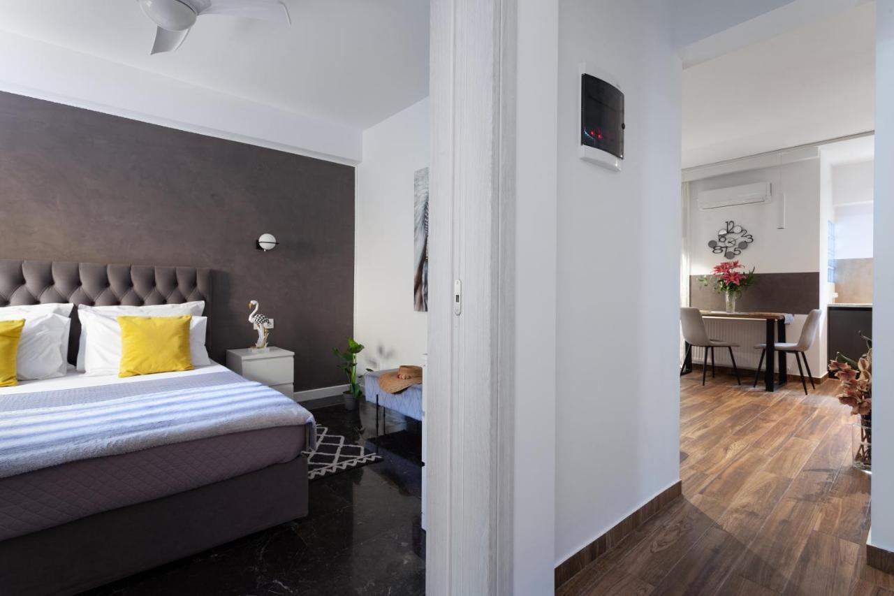 Seaside Apartment By Flisvos Marina Aten Exteriör bild
