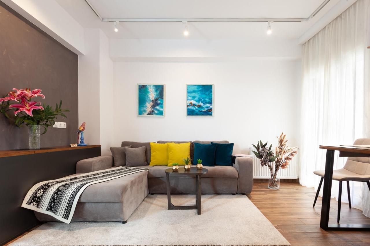 Seaside Apartment By Flisvos Marina Aten Exteriör bild
